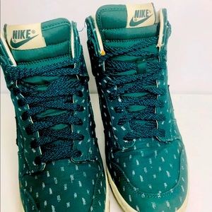 Nike sky hi shoes